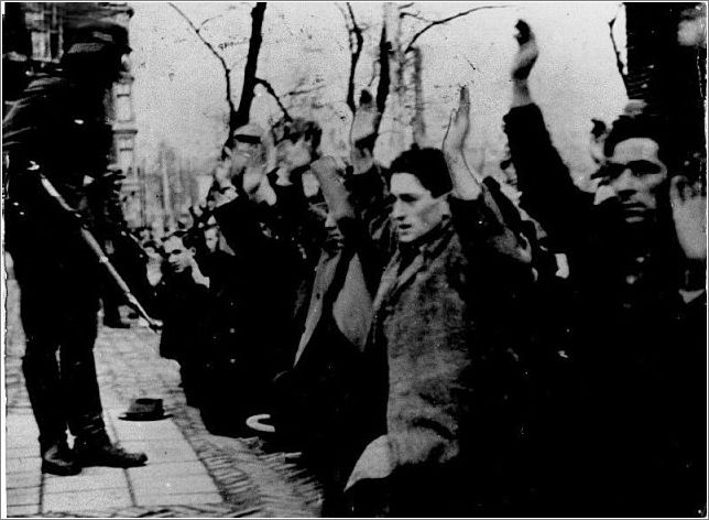 Jews rounded up in Amsterdam